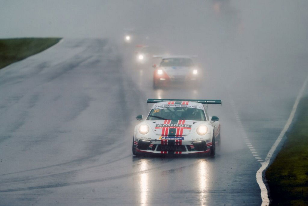 Gamble dominates reverse grid Knockhill race